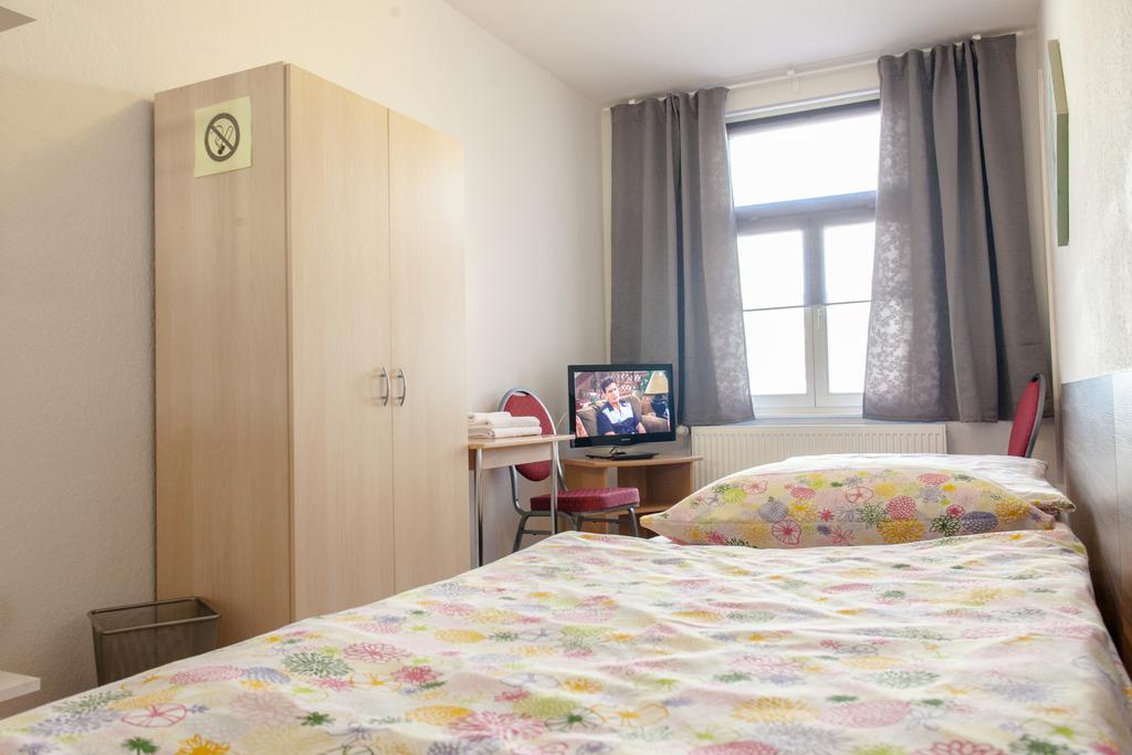 Pension Klingenstr. 23 Hotell Leipzig Exteriör bild